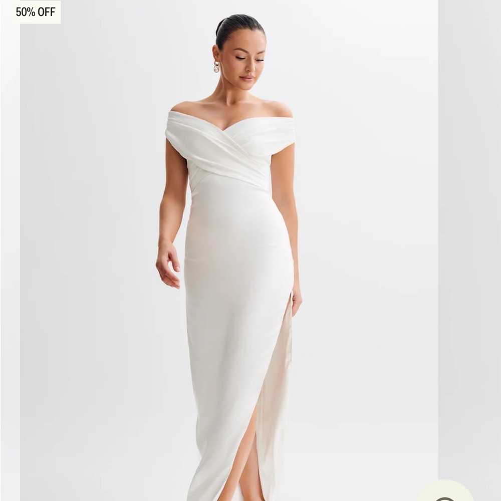 New with tags, didn’t fit me the way I wanted :( such a beautiful dress.